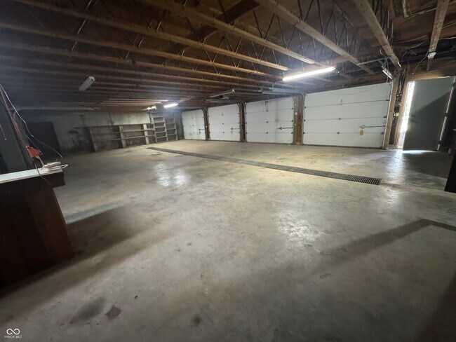 Building Photo - 1365 W Stones Crossing Rd