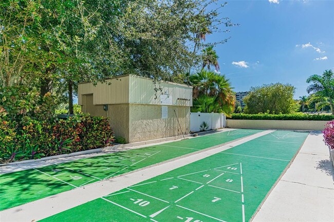 Building Photo - 900 Cove Cay Dr