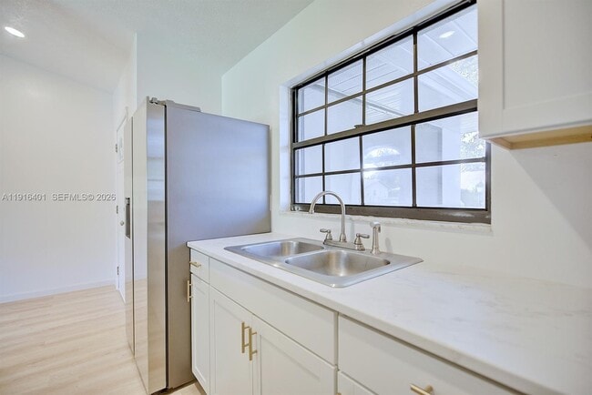 Building Photo - 220 Rhapsody Ave