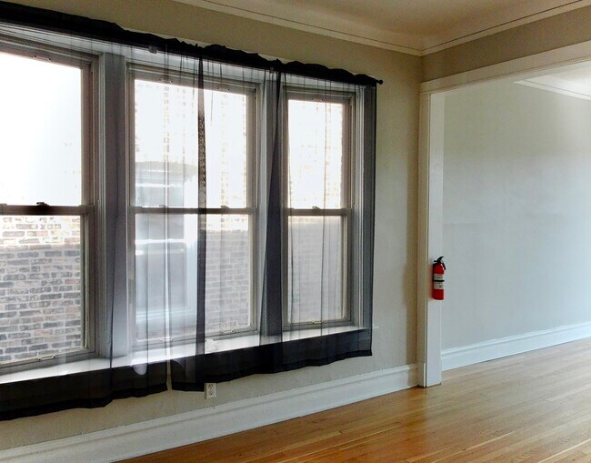 Building Photo - 3918 W Van Buren St