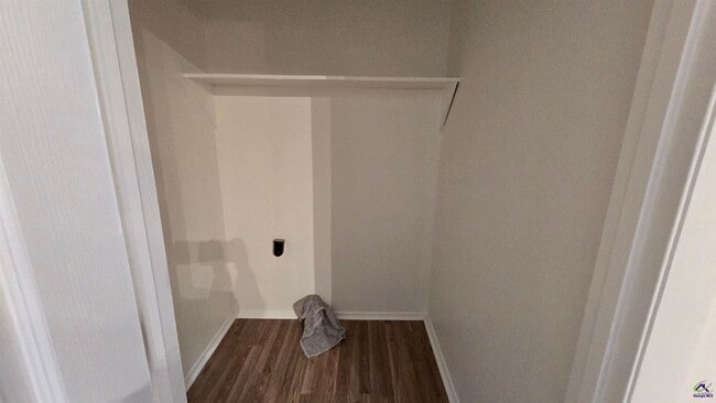 Building Photo - 313 Westcliff Center St