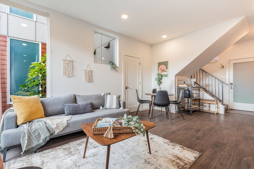 Building Photo - 1112 13th Ave