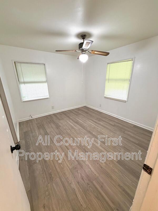 Building Photo - 1623 Sherrill Dr