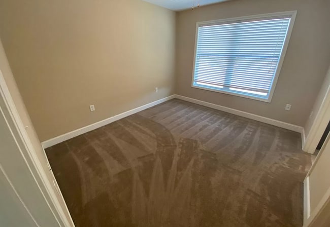 Building Photo - 3 Bedroom/2.5 Bath