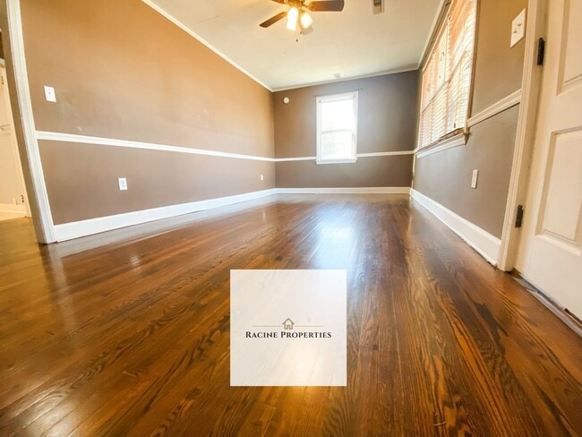 Building Photo - Cozy Two Bedroom Located Near Downtown Cli...