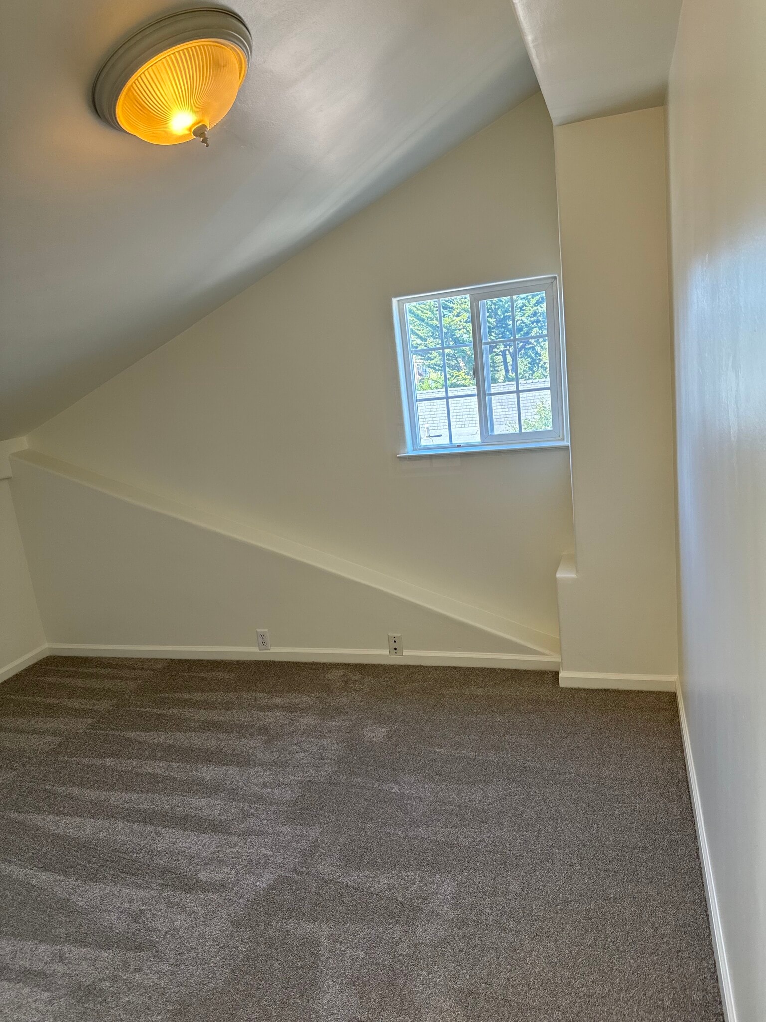 Sewing Room - 746 Newton St