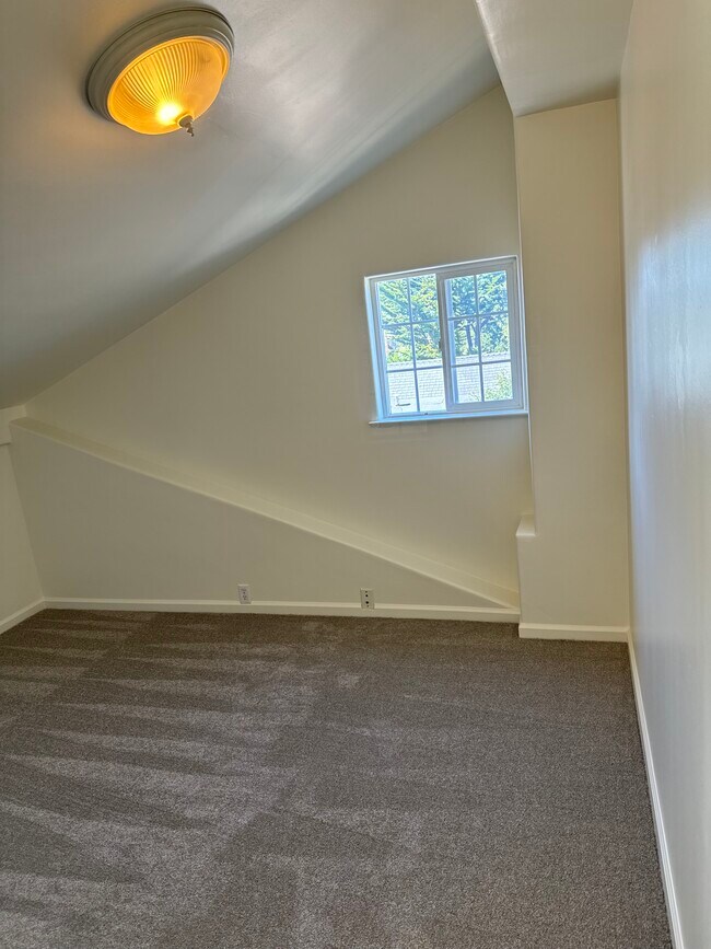 Sewing Room - 746 Newton St
