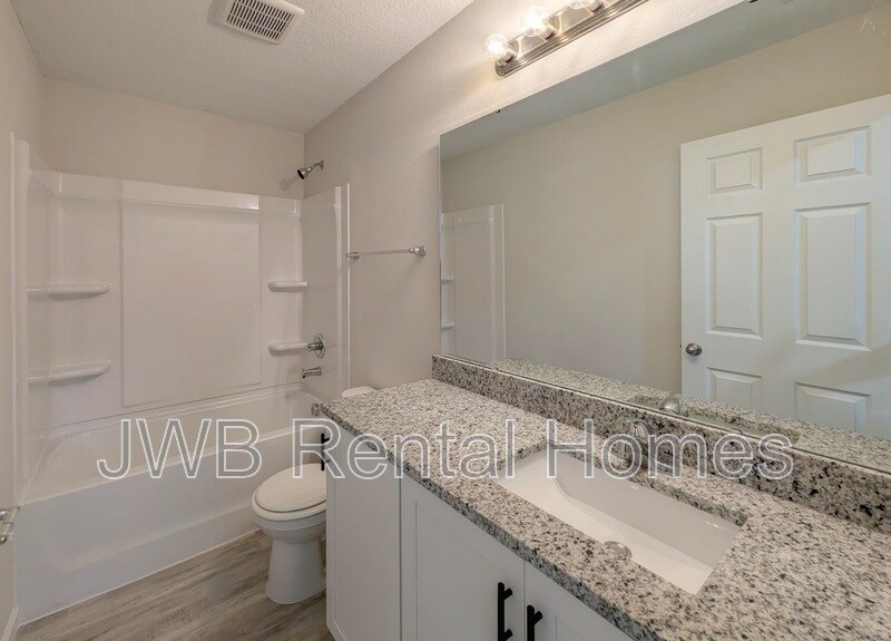 Building Photo - 1116 Comanche St