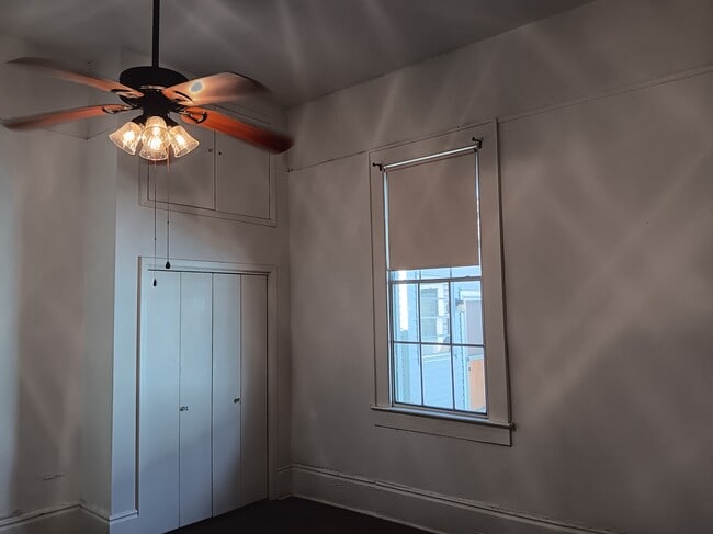 Building Photo - 220 Amelia St