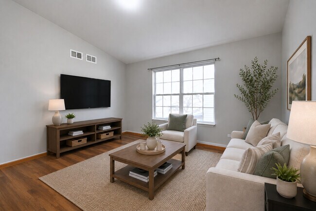 Building Photo - 19 E Pineview Dr