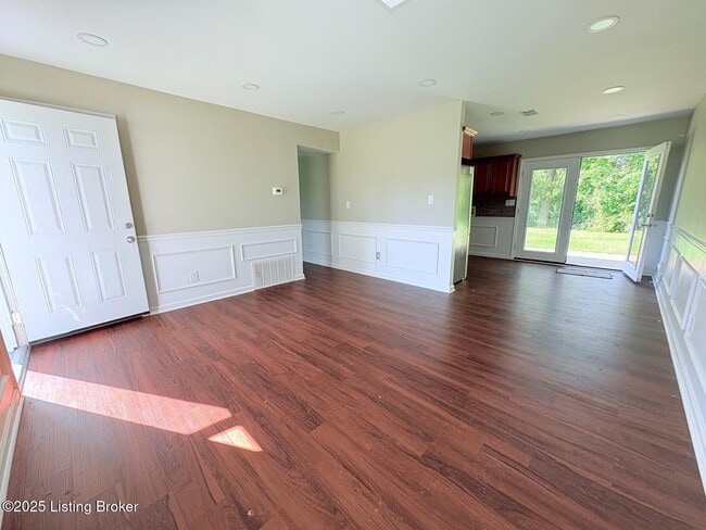 Building Photo - 10806 Milwaukee Way