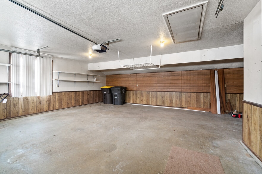 2 car garage - 4612 Mirror Light Pl