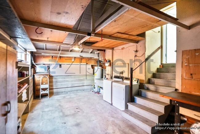 Building Photo - 16070 Selborne Dr