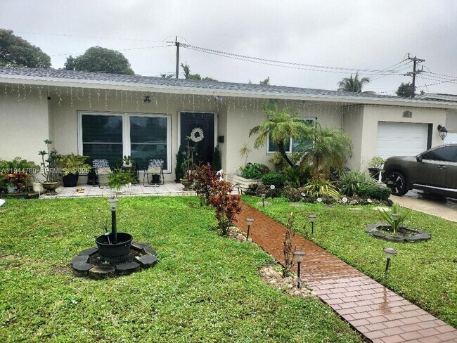 Building Photo - 1130 NE 201st Terrace