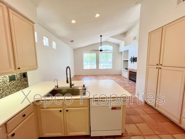 Building Photo - 42451 Saladin Dr