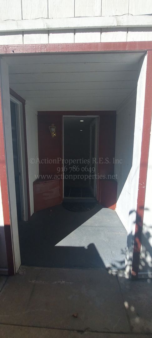 Building Photo - Central Roseville, 1 Bed, 1 Ba, Wall Air, ...