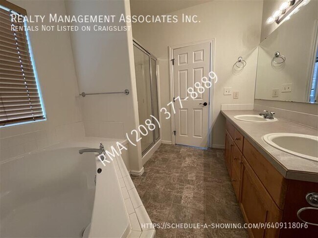 Building Photo - 4336 N Chatterton Ave