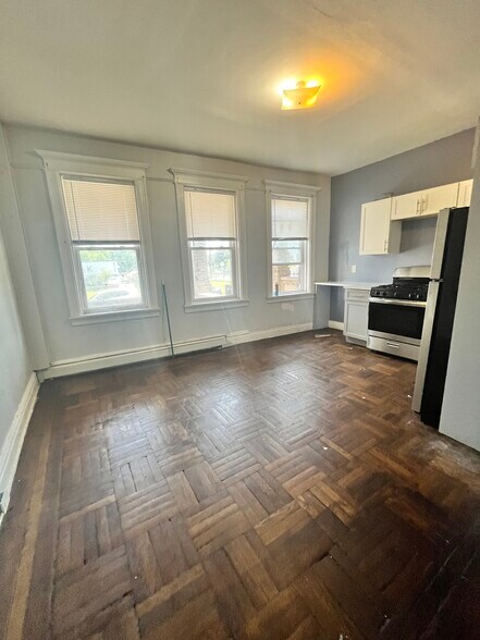 Building Photo - 5 Morton Pl