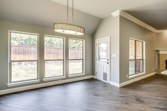 Building Photo - Beautiful 4 Bed, 2 Bath in Pristine Willow...
