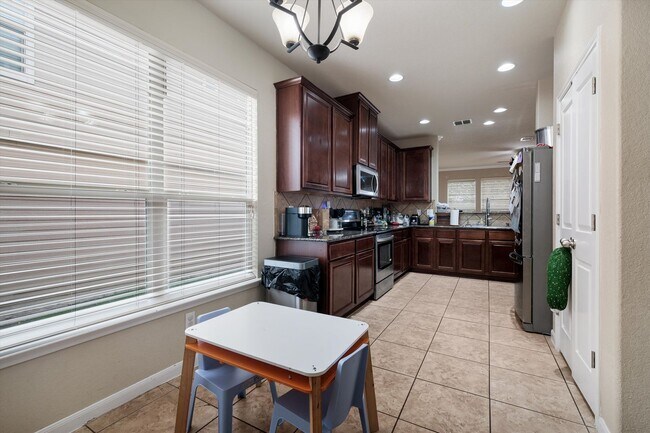 Building Photo - Modern Living Meets Community Charm in This Cibolo Gem