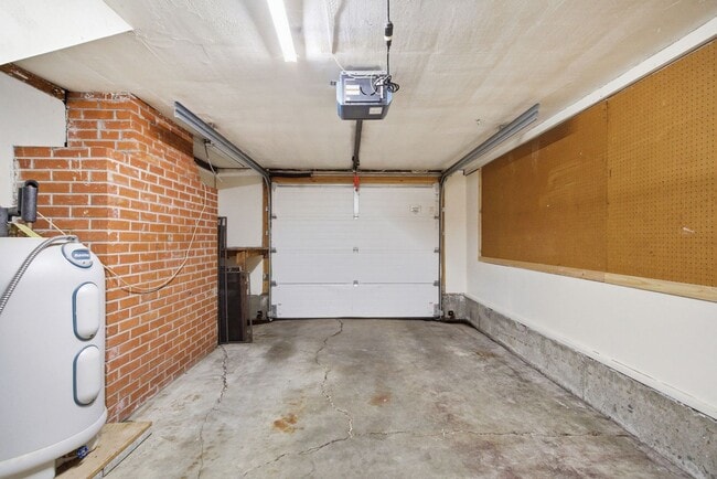 Building Photo - 3 Bedroom House in Southwest Eugene