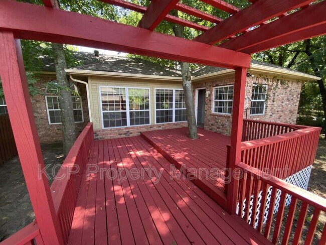 Building Photo - 5115 Fern St
