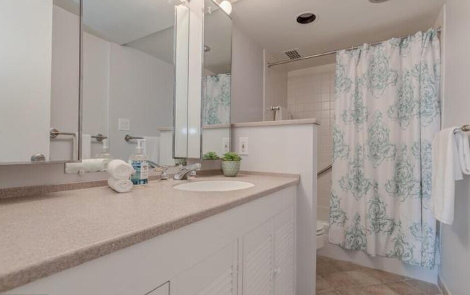 Building Photo - 560 N Street SW