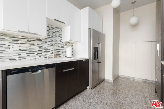 Building Photo - 18065 Coastline Dr