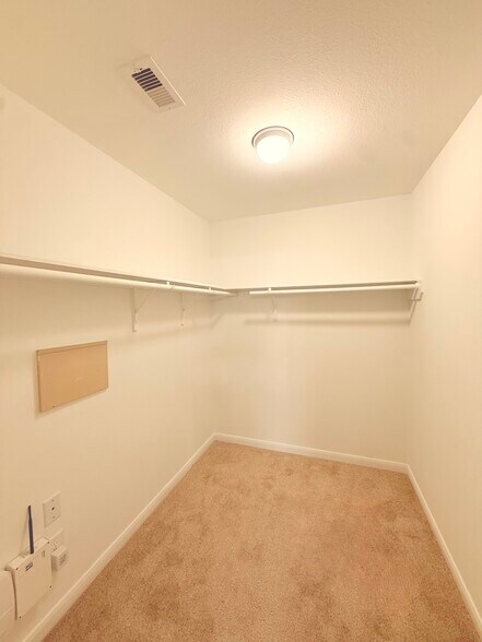 Building Photo - 16005 Summerville Lake Dr