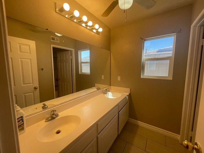 Building Photo - Adelanto- Beautiful 4 Bedrooms, 2.5 Bathro...