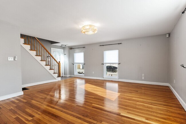 Building Photo - 12 Wright St