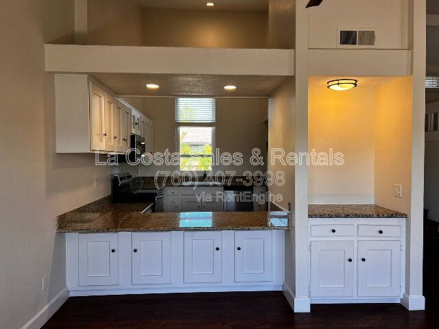 Building Photo - 2204 Plaza De Las Flores Plz