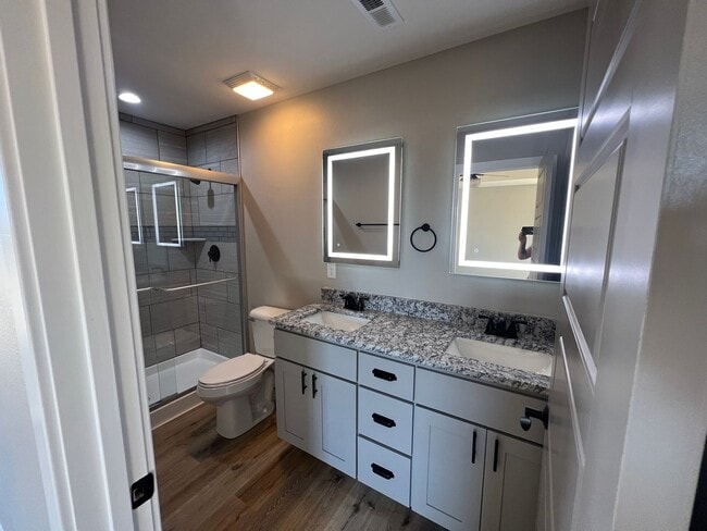 Building Photo - Charming 3 Bedroom house in Summit Pass