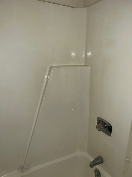 Building Photo - 132 Eastwood Dr