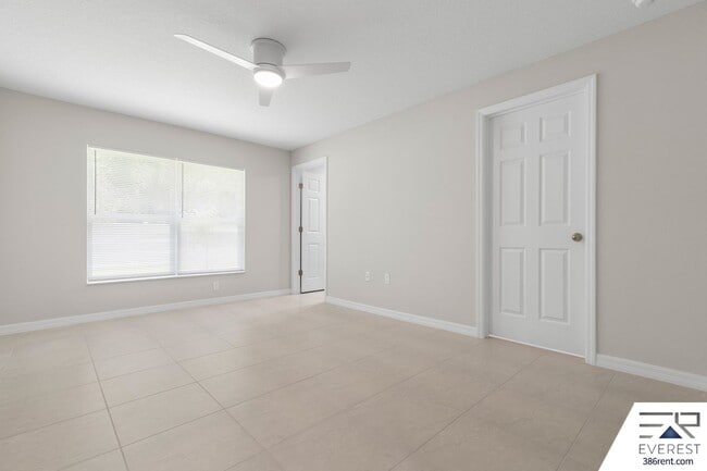 Building Photo - Brand New, fully fenced on a quiet cul-de-sac