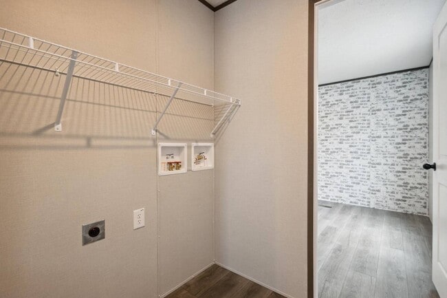 Building Photo - 10 Benjamin Ln