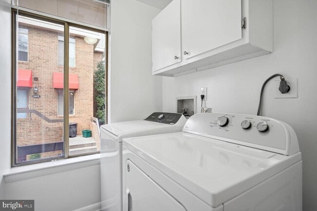 Building Photo - 642 15th St S