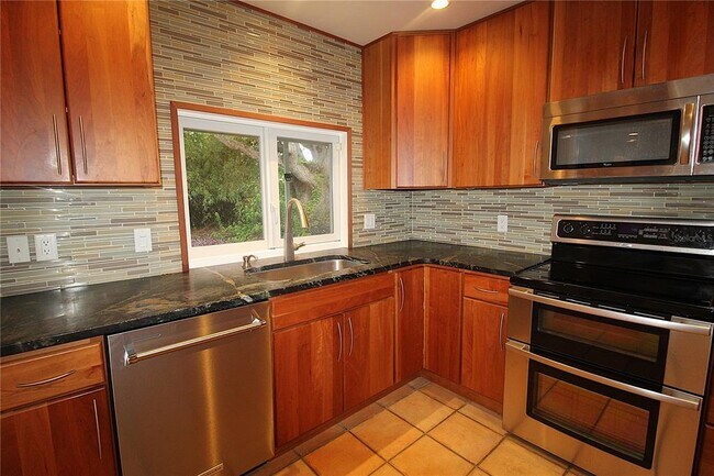 Building Photo - 6512 Bowline Dr