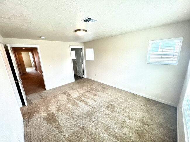 Building Photo - 796 NE Copperleaf Loop