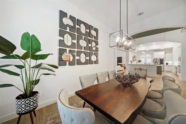 Building Photo - 4803 Bernard Dr