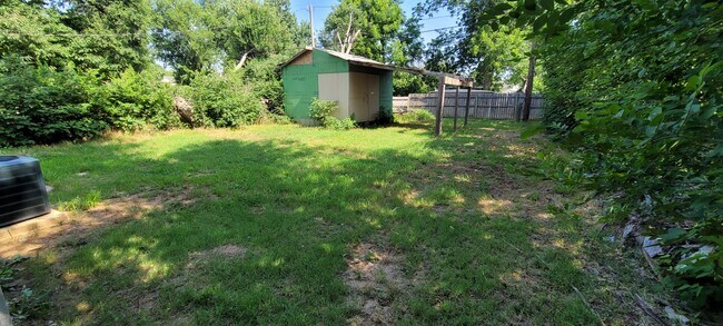 Building Photo - Cute 5 bedroom House