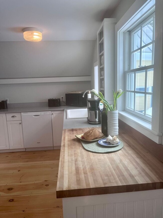 Building Photo - 2 Bedroom in Woodstock