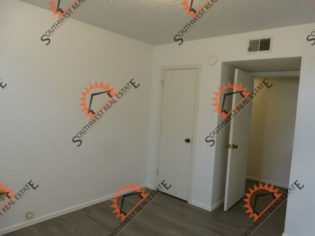 Building Photo - Freshly painted 3 bedroom 2 bath apartment