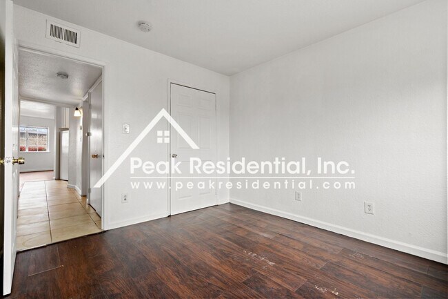 Building Photo - Croetto10540