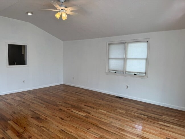 Building Photo - 208 Green St