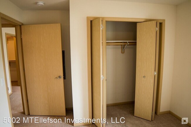 Building Photo - 5002 Siggelkow Rd