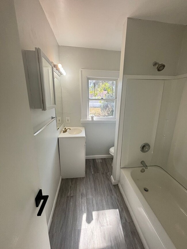 Building Photo - 726 35th Ave S