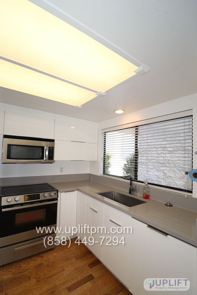 Building Photo - 1 Bed 1 Bath near UCSD, laundry in unit, P...