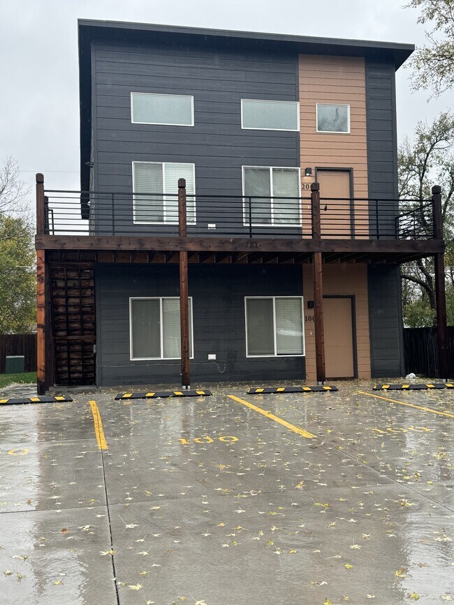 Building Photo - 775 N St Paul St