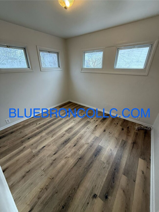 Building Photo - Nice house, great location!